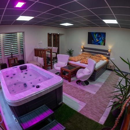 Aparthotel E 14 à Berekfürdő Extérieur photo