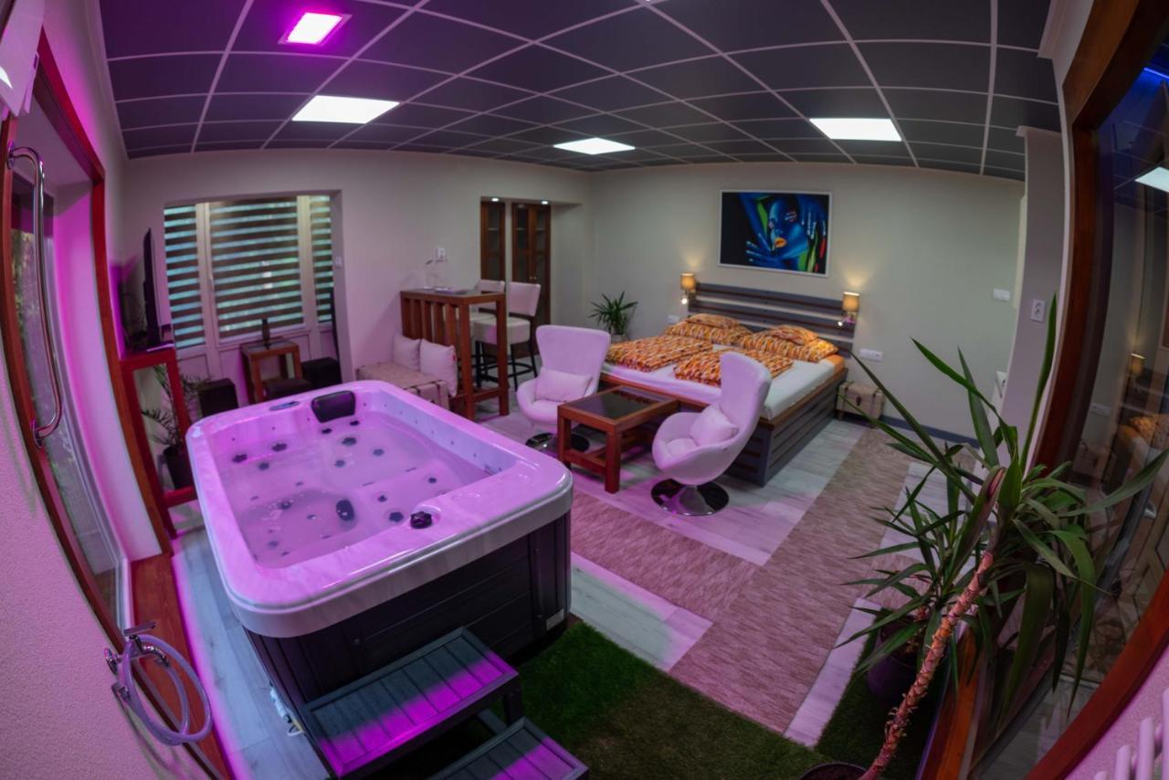 Aparthotel E 14 à Berekfürdő Extérieur photo