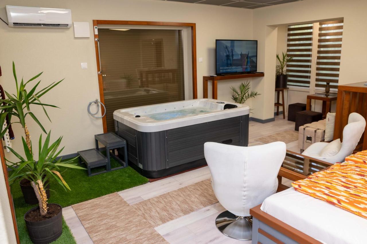 Aparthotel E 14 à Berekfürdő Extérieur photo